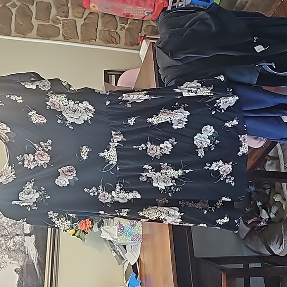 Stretchy Torrid shirt - Picture 2 of 2